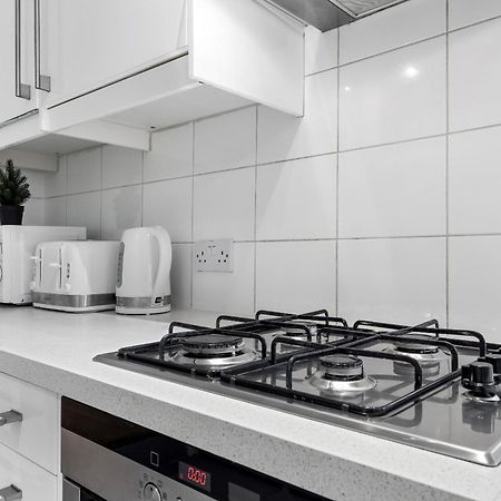 Luxury 4-Bedroom Modern Flat In Central London Steps From Station, Sleeps 9 In Style! Eksteriør bilde