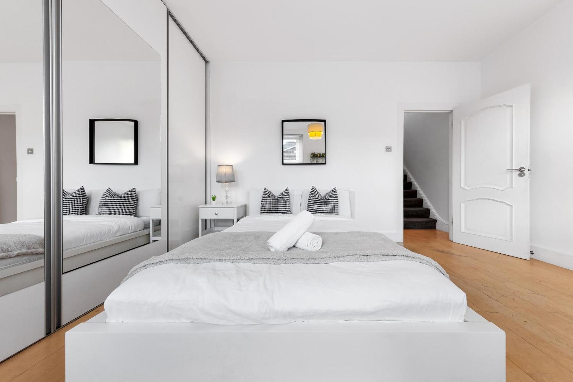 Luxury 4-Bedroom Modern Flat In Central London Steps From Station, Sleeps 9 In Style! Eksteriør bilde