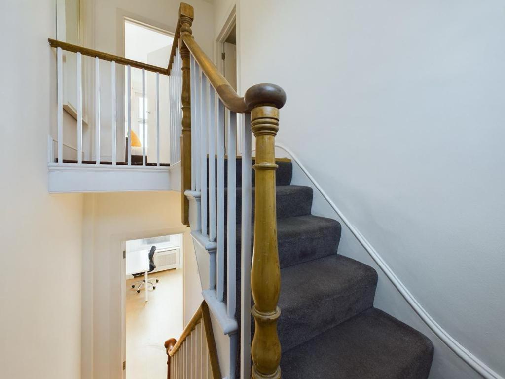 Luxury 4-Bedroom Modern Flat In Central London Steps From Station, Sleeps 9 In Style! Rom bilde