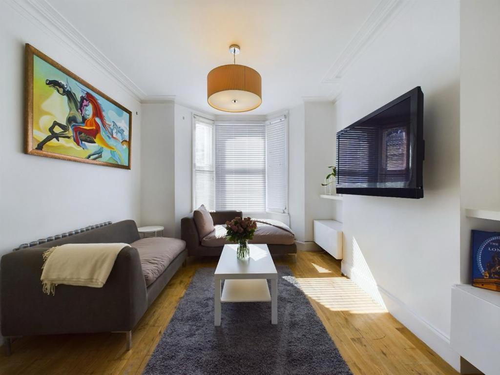Luxury 4-Bedroom Modern Flat In Central London Steps From Station, Sleeps 9 In Style! Rom bilde