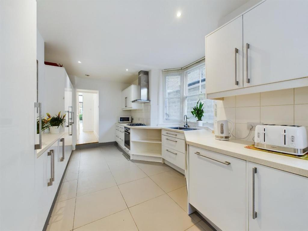 Luxury 4-Bedroom Modern Flat In Central London Steps From Station, Sleeps 9 In Style! Rom bilde