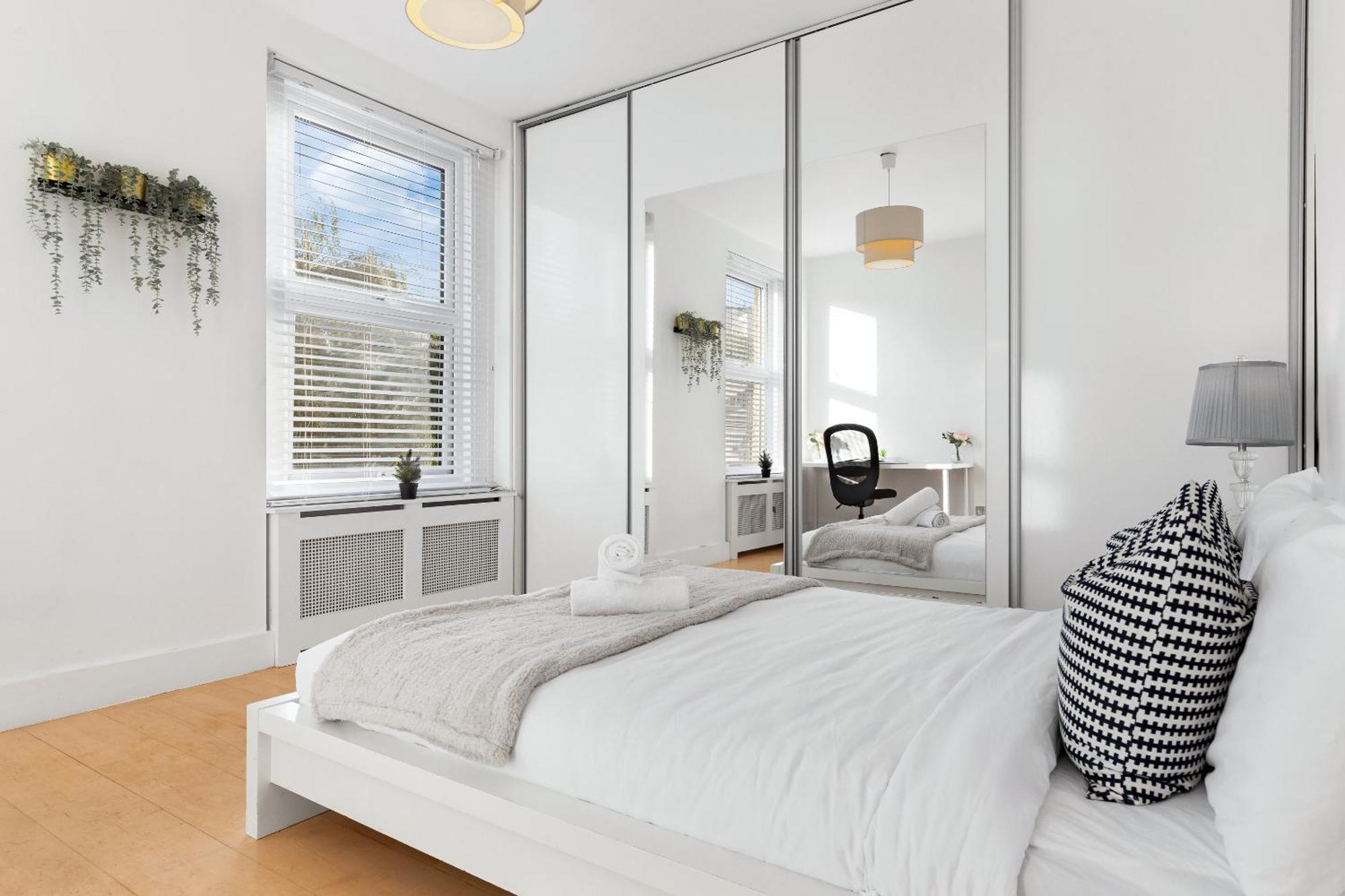 Luxury 4-Bedroom Modern Flat In Central London Steps From Station, Sleeps 9 In Style! Eksteriør bilde