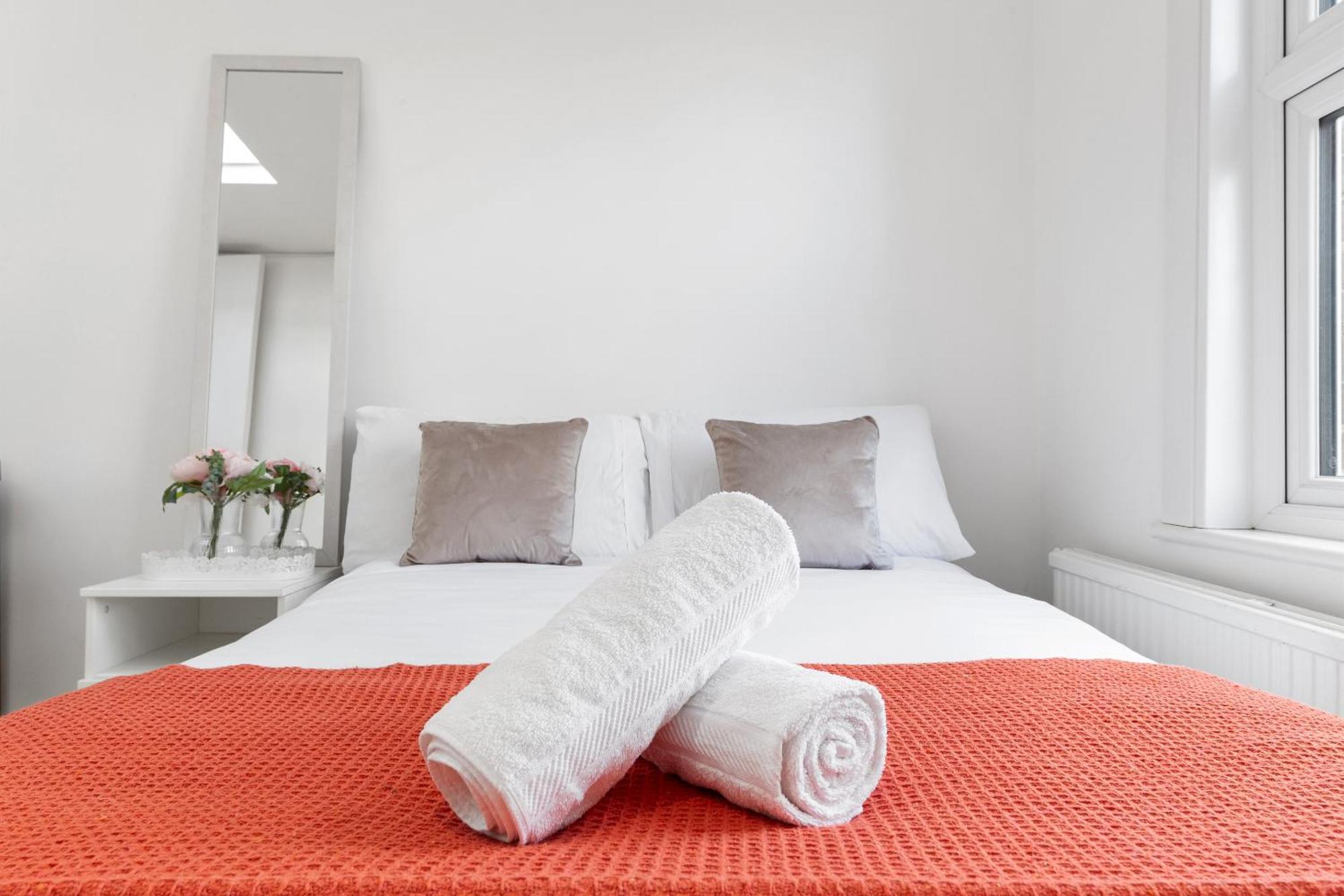 Luxury 4-Bedroom Modern Flat In Central London Steps From Station, Sleeps 9 In Style! Eksteriør bilde