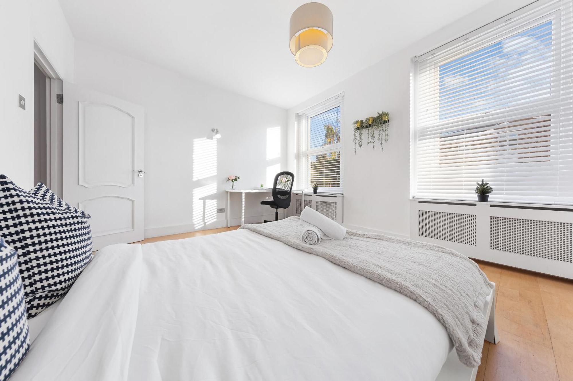 Luxury 4-Bedroom Modern Flat In Central London Steps From Station, Sleeps 9 In Style! Eksteriør bilde