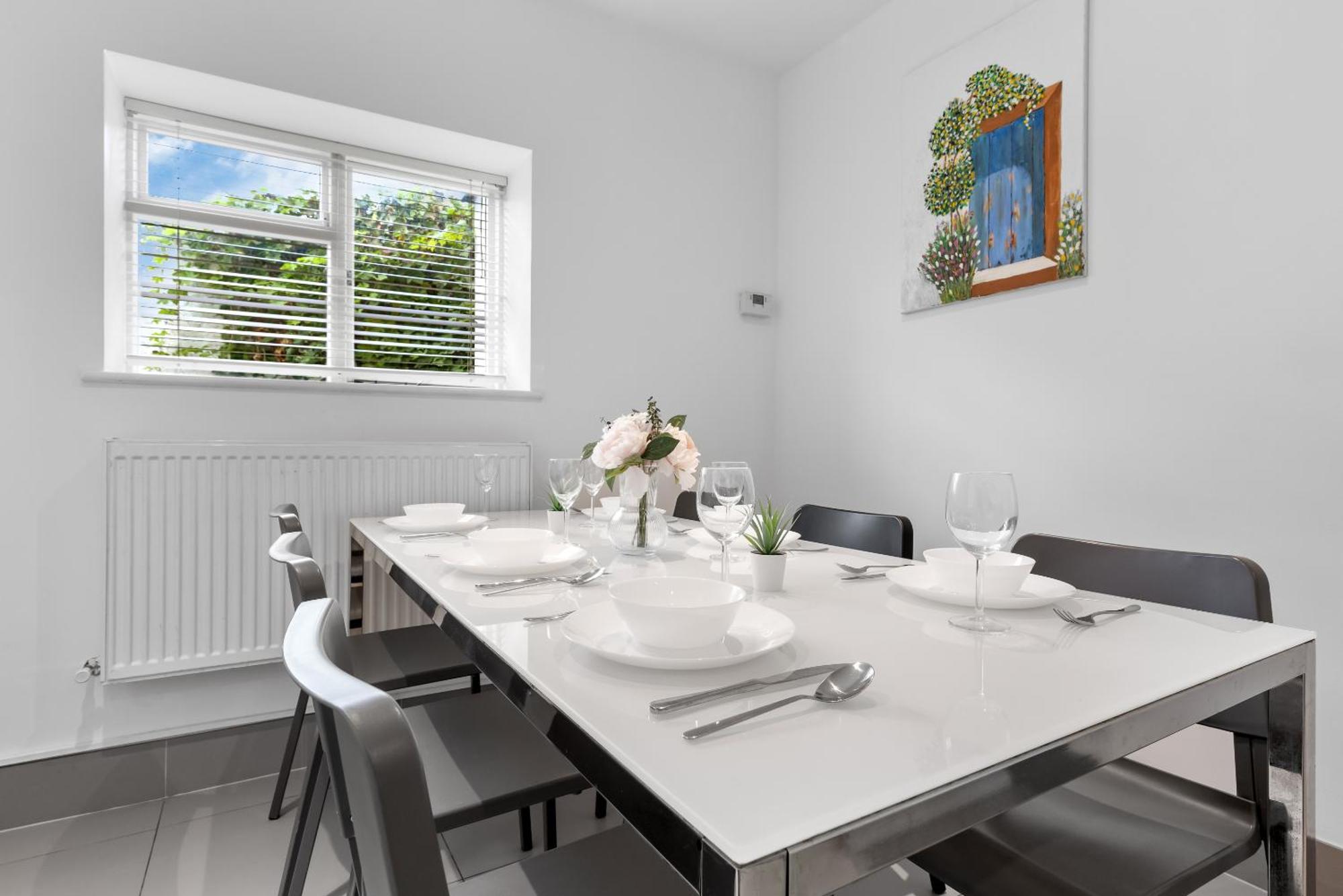 Luxury 4-Bedroom Modern Flat In Central London Steps From Station, Sleeps 9 In Style! Eksteriør bilde